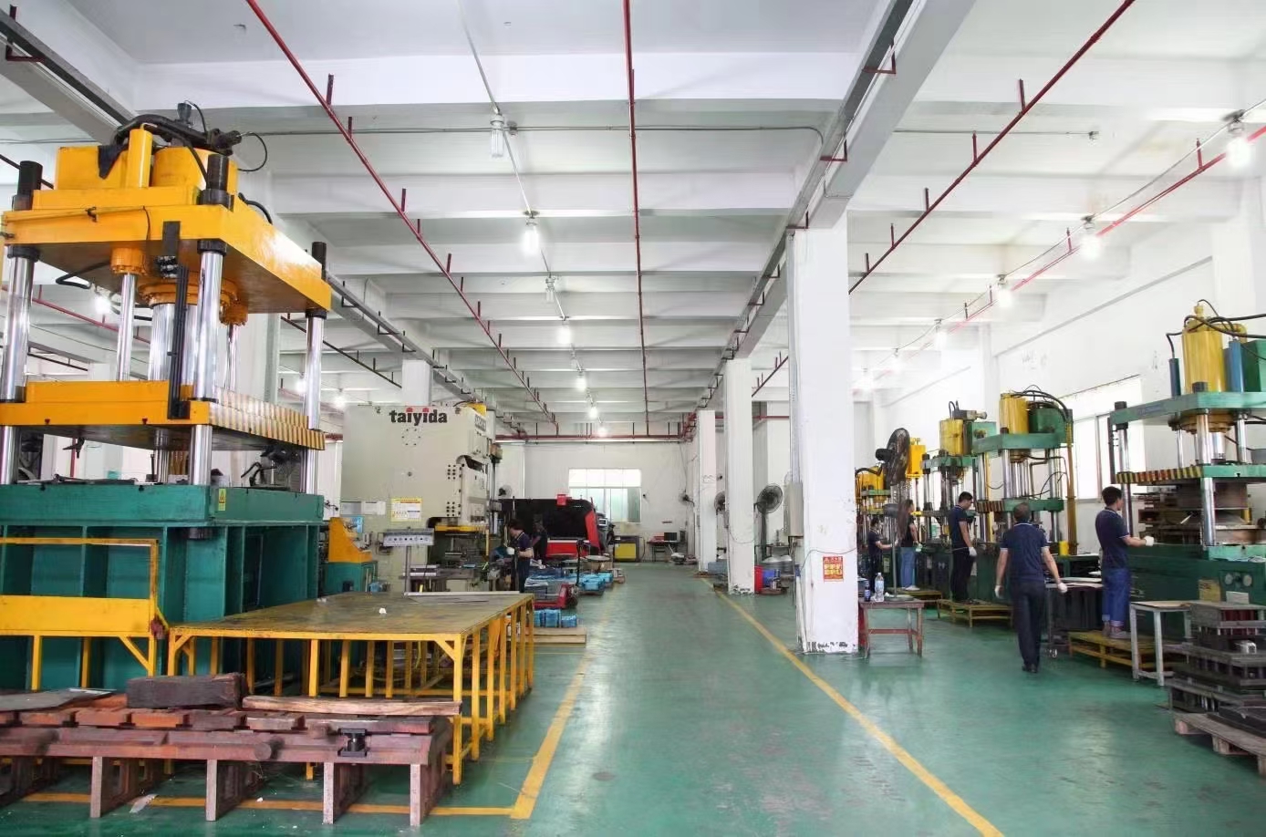 鹏丰精密-三段式拉伸模具